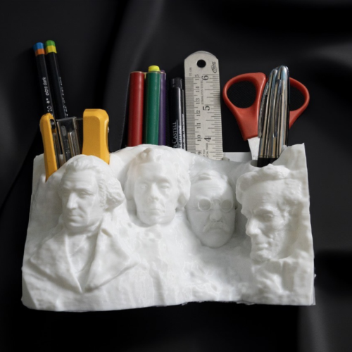 Protomont 3D Printed Mount Rushmore Pen Stand Celebrate history and craftsmanship with the Protomont 3D Printed Mount Rushmore Pen Stand, a striking blend of functionality and artistry